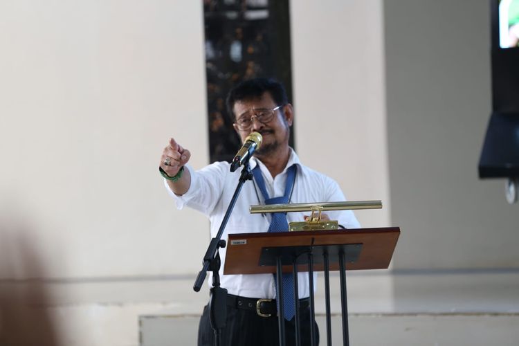 Menteri Pertanian Syahrul Yasin Limpo (Mentan SYL) saat menghadiri reuni akbar Ikatan Keluarga Alumni Sekolah Pertanian Pembangunan dan Sekolah Pertanian Menengah Atas (IKA SPP SPMA) Makassar-Gowa, di Makassar, Sabtu (10/10/2022).