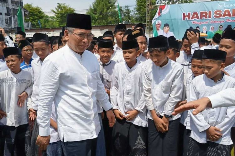 Ketua Umum Pengurus Besar Nahdlatul Ulama (PBNU), KH Yahya Cholil Staquf atau Gus Yahya,. Putra pendiri NU asal Jombang, K.H. Abdul Wahab Chasbullah yakni K. H. Mohammad Hasib Wahab Chasbullah menyesalkan adanya risalah pemberhentian ketum PBNU.