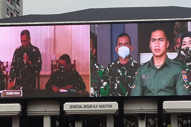 Prajurit TNI Angkatan Darat, Sersan Dua (Serda) Aprilia Santini Manganang menjalani persidangan perubahan nama yang digelar Pengadilan Negeri Tondano secara virtual, Jumat (19/3/2021).