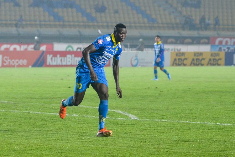 Mesin gol Persib di musim Liga 1 2017-2019 Ezechiel NDouassel, salah satu penyerang yang masuk ke dalam jajaran top pencetak gol terbanyak Persib di eranya. 