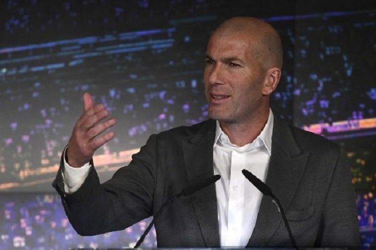 Zinedine Zidane saat konferensi pers di Madrid, Senin (11/3/2019). Real Madrid kembali merekrut Zinedine Zidane sebagai pelatih setelah memecat Santiago Solari. Zidane dikontrak hingga Juni 2022.