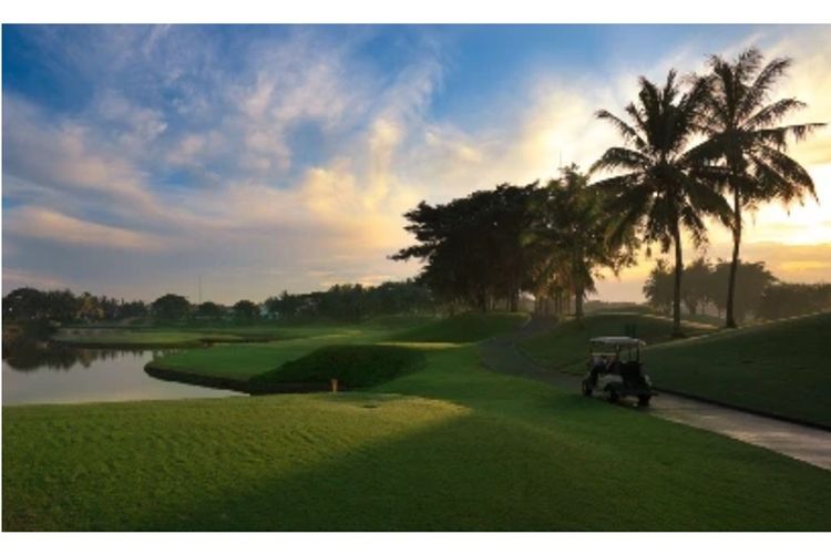 Aryaduta Lippo Village menyediakan akses langsung ke fasilitas golf dan country club.