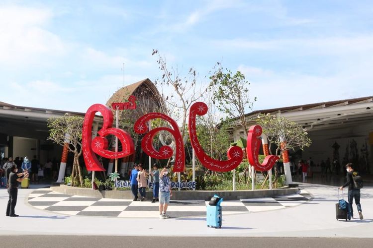 Bandara I Gusti Ngurah Rai Bali, yang dikelola Angkasa Pura I. 