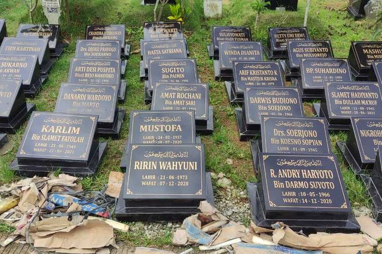 Batu nisan yang diperuntukkan untuk makam Covid-19 di Makam Jatisari, Kota Semarang, Jawa Tengah