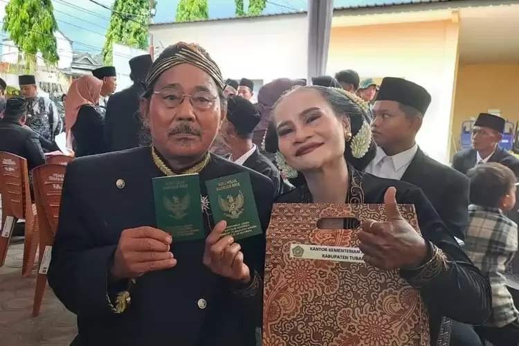 Kisah Cinta Bersemi di Facebook, Pasutri Lansia Ini Akhirnya Sah secara Negara di Nikah Massal Tuban