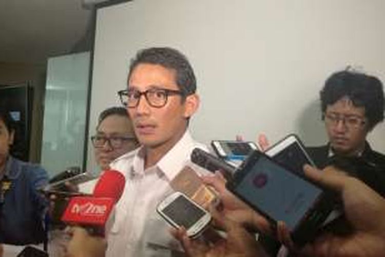 Pengusaha Sandiaga Uno saat diwawancarai wartawan di Kantor Pusat Ditjen Pajak, Jakarta, Selasa (27/9/2016)