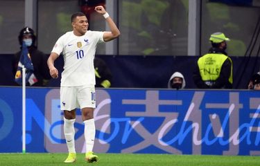 Penyerang timnas Perancis Kylian Mbappe merayakan gol yang dicetaknya ke gawang Spanyol dalam laga final UEFA Nations League 2020-2021 di Stadion San Siro, Milan, Italia, Senin (11/10/2021) dini hari WIB.