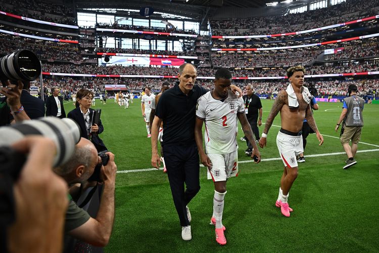 Pelatih Inggris Kesal Ketutupan 50 Fotografer, Tak Bisa Lihat Pemain di Lapangan
