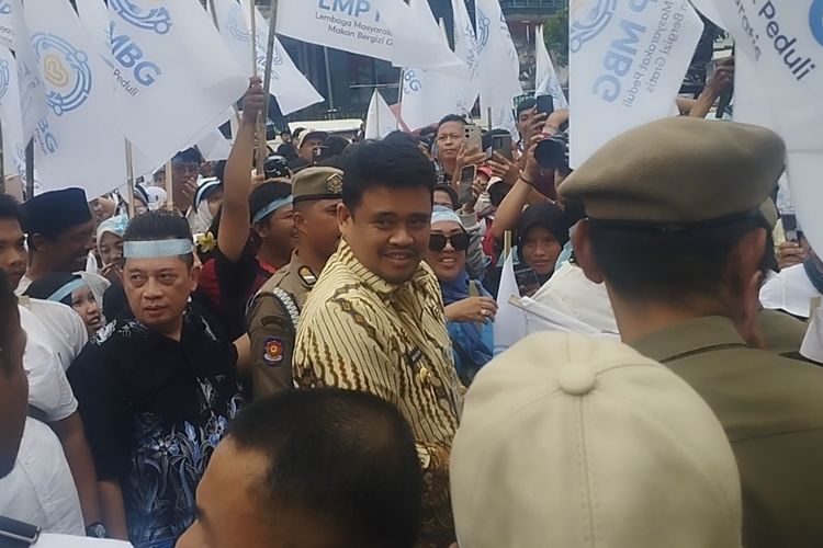 Bobby Nasution Temui Demonstran Pendukung MBG di Kantor Gubernur Sumut