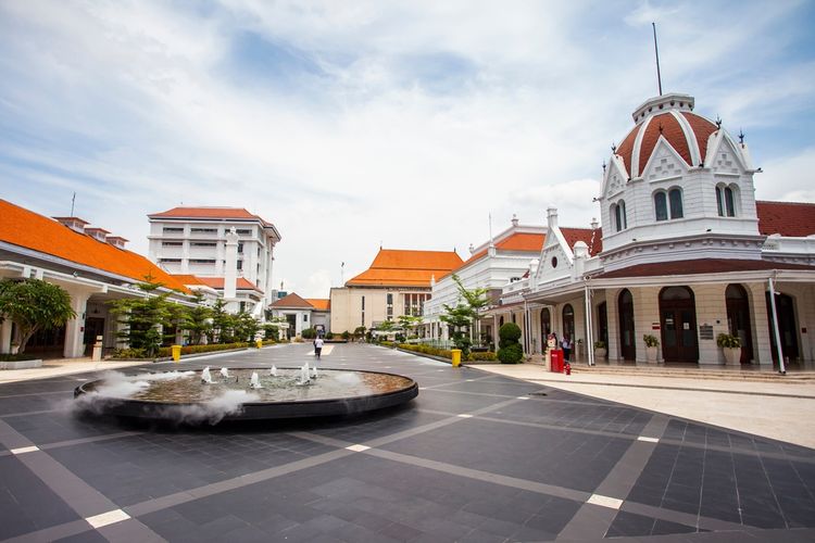 
Gedung Balai Pemuda di Alun-alun Surabaya