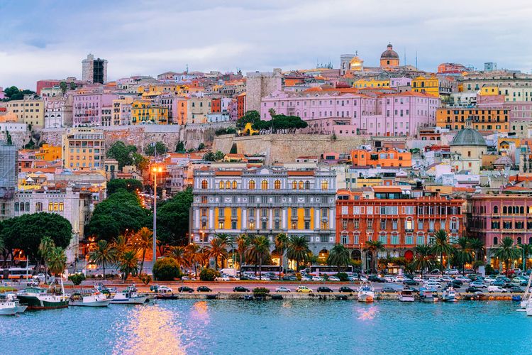 Ilustrasi bangunan di Cagliari, Pulau Sardinia, Italia.