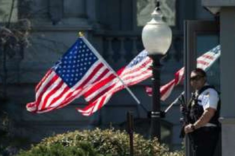 Serangkaian tembakan dilaporkan terjadi di pusat pelayanan para pengunjung Gedung Capitol di Washington DC, Amerika Serikat, Senin (28/3/2016) sore. 