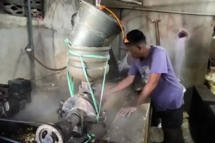 Harga Kedelai Melonjak, Perajin Tahu-Tempe di Parepare Terpaksa Rumahkan Karyawan