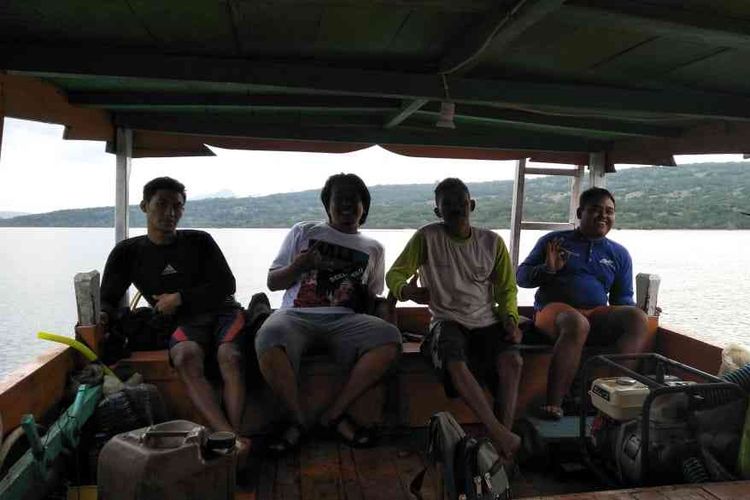 Momen saat membersamai aktivitas nelayan Pantai Pancer, Banyuwangi.
