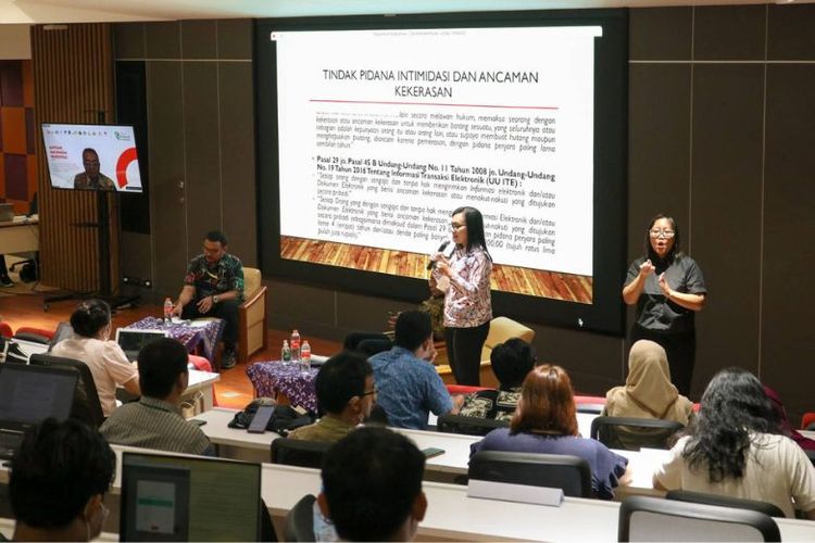 LBH Pengayoman Unpar Bandung mengadakan acara bertajuk 'Pinjaman Online, Solusi atau Malapetaka?' di Unpar. 
