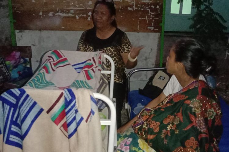 Sikka Diguncang Gempa, Ibu Hamil Melahirkan di Halaman Puskesmas Watubaing