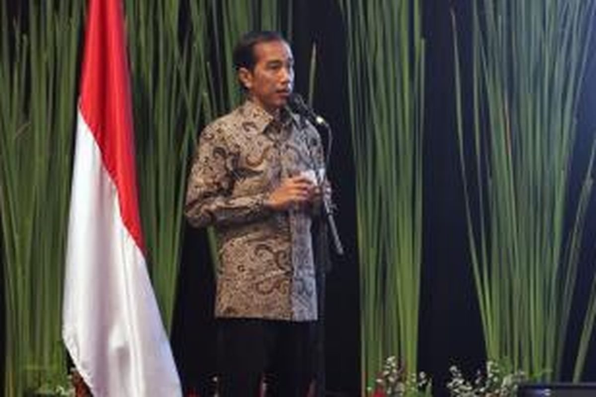 Presiden Joko Widodo memberikan sambutan dalam acara pembukaan Rapat Pimpinan (Rapim) TNI-Polri di Auditorium PTIK/STIK Jakarta, Selasa (3/3/2015). Rapim TNI-Polri 2015 ini mengambil tema Sinergitas TNI-Polri Penggerak Revolusi Mental.