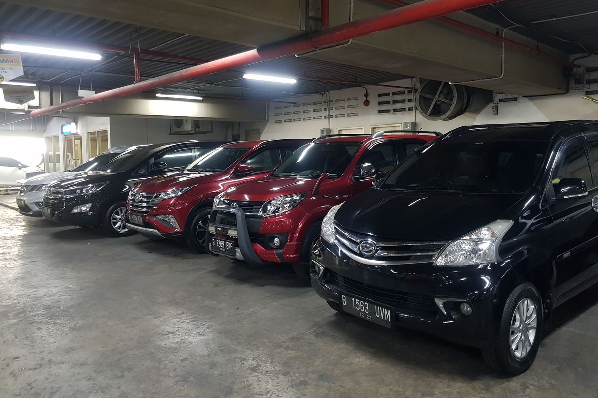 Lapak Mobil tawarkan jasa titip jual mobil bekas di WTC Mangga Dua.