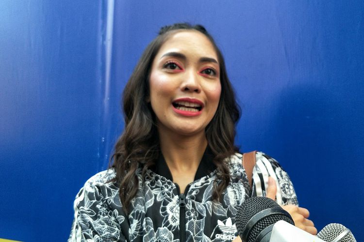 Artis peran Ririn Dwi Ariyanti saat ditemui di Jakarta Fashion Week, Senayan City, Jakarta Pusat, Minggu (27/10/2019).