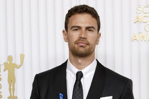 Theo James Bintangi Film Horor Baru dari Cerpen Stephen King