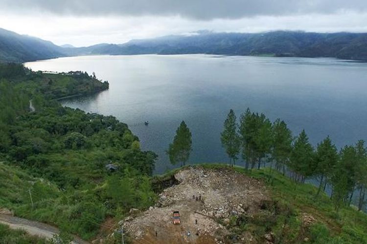 Obyek wisata alam Danau Laut Tawar di Takengon, Aceh Tengah.