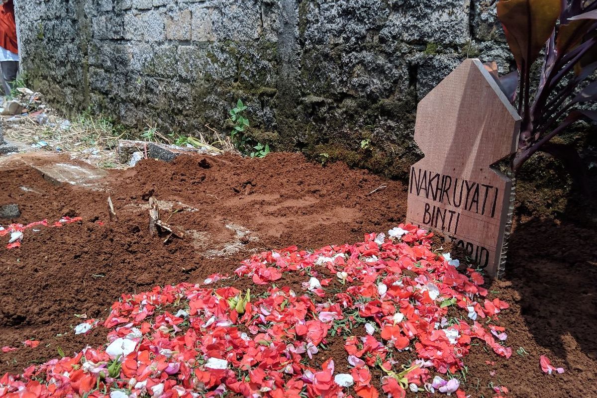 Makam Nahruyati, korban meninggal dunia kecelakaan lalu lintas di Tanjakan Emen, Jawa Barat, Minggu (19/1/2020)