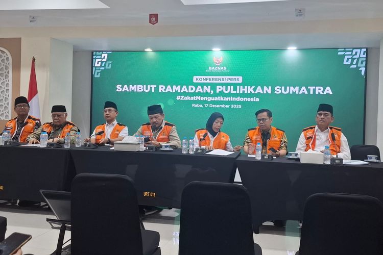 Ketua Badan Amil Zakat Nasional (Baznas) RI Noor Achmad bersama jajaran pimpinan Baznas pusat saat konferensi pers di Kantor Baznas, Jakarta, Rabu (17/12/2025). Baznas memfokuskan program pemulihan pascabencana dengan kegiatan bersih-bersih masjid di wilayah Aceh, Sumatera Utara, dan Sumatera Barat menjelang bulan suci Ramadhan 1447 Hijriyah/2026.


