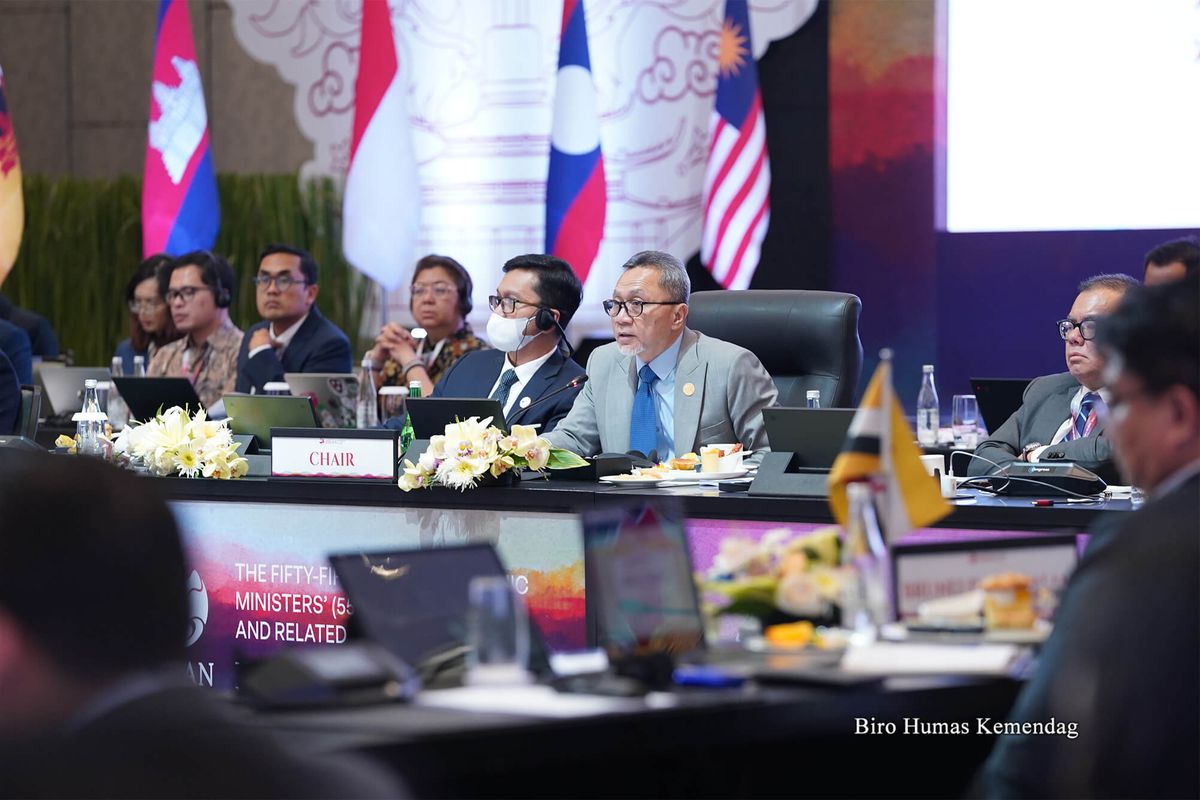 Mendag RI menyampaikan terima kasih kepada para menteri karena telah memberikan dukungan terhadap tujuh Capaian Prioritas Ekonomi ASEAN di bawah lingkup AEM/Kementerian Perdagangan yang memberikan dampak yang sangat besar bagi peningkatan ekonomi di kawasan.
