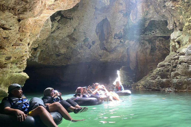 Wisata Goa Pindul di Gunungkidul, Yogyakarta.