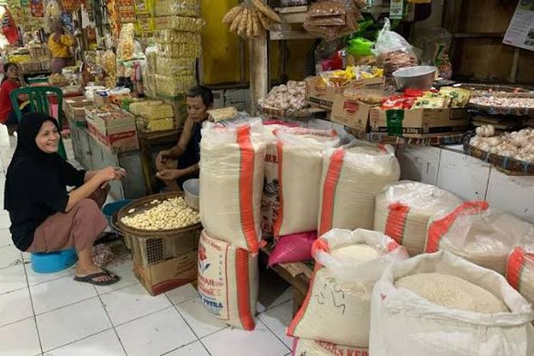 Harga Beras di Surabaya Tembus Rp17.000 per Kg, Pedagang Sebut Pasokan Terbatas