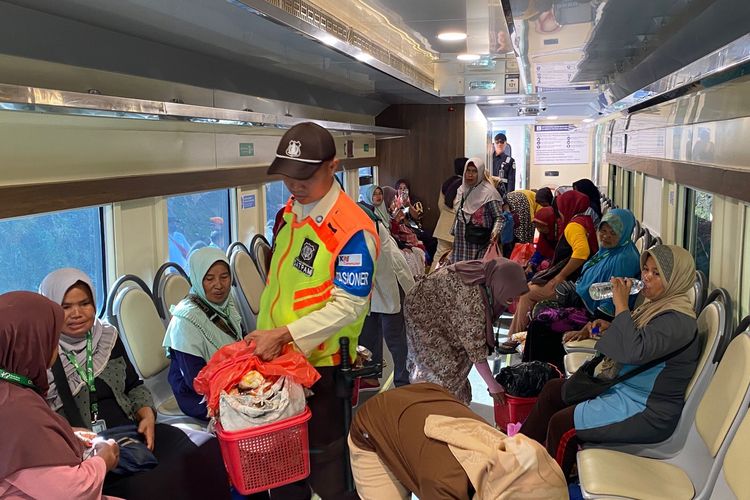 Kereta Petani dan Pedagang. Layanan Kereta Petani dan Pedagang resmi beroperasi pada Senin (1/12/2025).