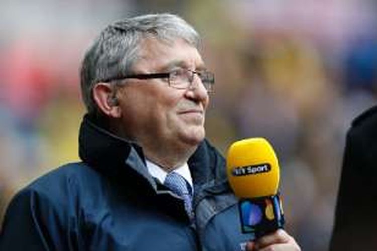 Mantan pelatih tim nasional Inggris, Graham Taylor, didapuk menjadi komentator siaran langsung Piala FA antara Crystal Palace dan Watford di Wemble, April 2016.