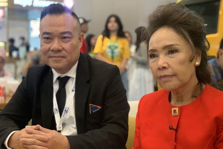 Yudi Loefti, Founder BESPOK3 bersama Founder & CEO Es Teler 77, Yenny Widjaja di Pameran Nusa Pangan 2025, ICE BSD, Tangerang, Banten, Rabu (15/10/2025). Es Teler 77 akan mempromosikan menu andalannya pada awal Desember 2025 mendatang lewat festival kuliner Flavors Live di kota Sydney dan Melbourne.