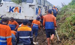 Perjalanan Kereta Terganggu akibat Longsor, KAI Kebut Pembersihan Rel Maswati–Sasaksaat