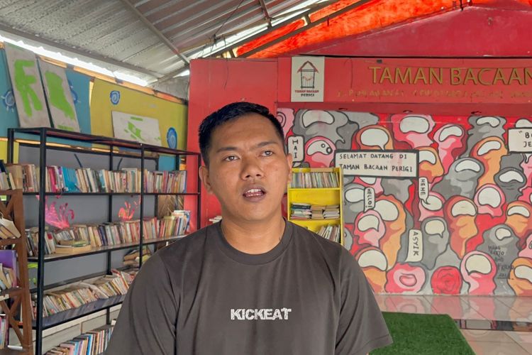 Inginkan Ruang Kumpul Bermanfaat bagi Pemuda, Duo Pustakawan Bangun Taman Baca Perigi