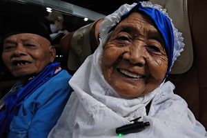 Tangis Mbah Suminem, Petani Berhaji Usia 96 Tahun, Kumpulkan Rp 10.000 Per Minggu