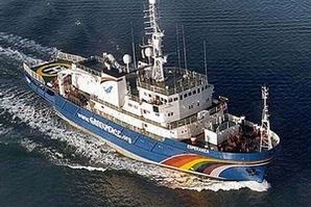 Kapal Esperanza milik Greenpeace