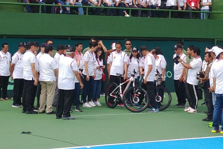 Presiden Joko Widodo meresmikan venue lapangan tenis indoor dan outdoor di Kompleks Gelora Bung Karno (GBK), Sabtu (3/2/2018) pagi.