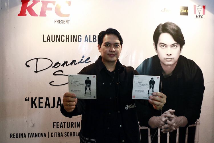 Pasca keluar dari ADA Band, Donnie Sibarani akhirnya merilis album solo perdananya yang diberi judul Keajaiban Cinta. 