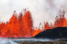 Gunung Meletus di Islandia Muntahkan Lava Setinggi 50 Meter