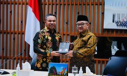 Bertemu Mendikdasmen, Gubernur Riau Minta Dilakukan Revitalisasi Sejumlah Sekolah