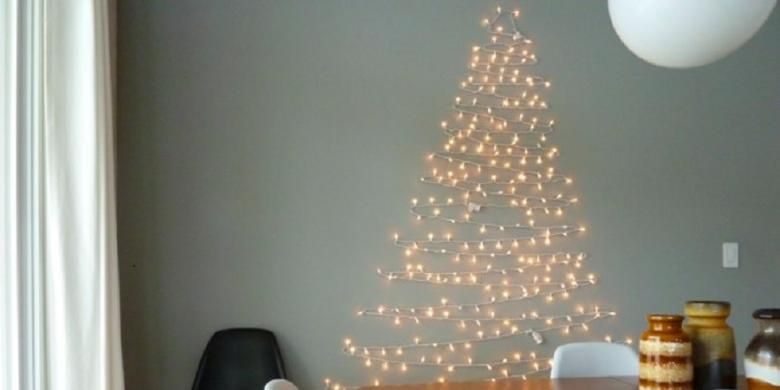 Pohon Natal dua dimensi dari lampu LED.