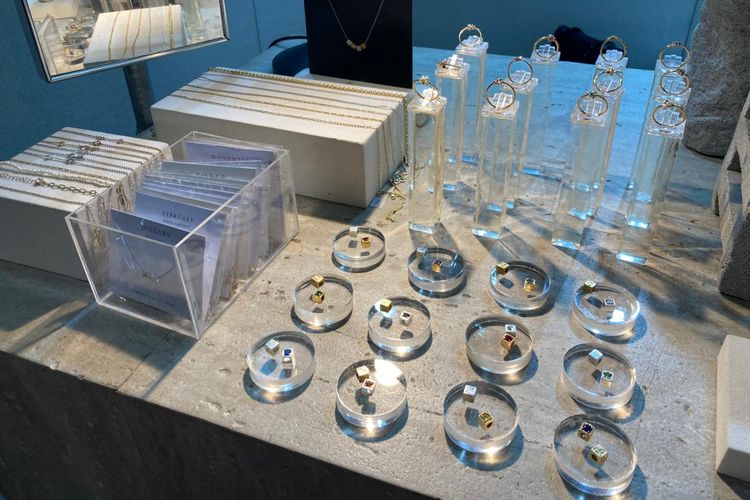 Aksesori dari Jewel and Tale di Brightspot SuperMRKT di Agora Mall, Jakarta Pusat, Kamis (27/11/2025).