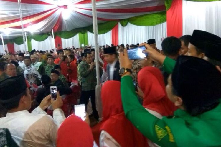 Presiden RI Joko Widodo menepati janjinya untuk mengikuti halal bihalal kebangsaan dengan para ulama di Jawa Tengah.
