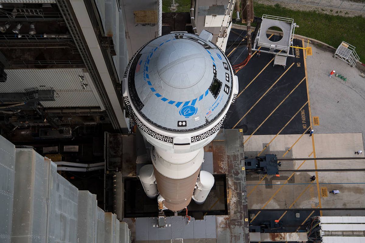 Pesawat ruang angkasa Starliner meluncur ke landasan peluncuran di atas roket Atlas 5 awal bulan ini. Namun, Starliner Boeing harus dilepaskan dari roket dan kembali ke pabrik untuk perbaikan masalah perangkat keras.