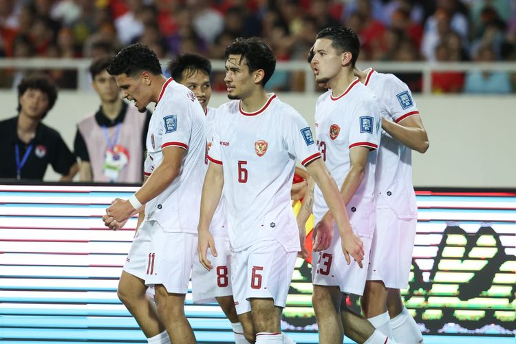 Penyerang Ragnar Oratmangoen merayakan gol bagi Timnas Indonesia saat menghadapi Vietnam pada lanjutan laga Grup F Kualifikasi Piala Dunia 2026 Zona Asia. Laga Vietnam vs Indonesia bergulir di Stadion Nasional My Dinh, Hanoi, pada Selasa (26/3/2024) mulai pukul 19.00 WIB.