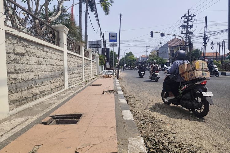 4 Penutup Gorong-gorong di Trotoar Bangkalan Dicuri, Warga Khawatir Terperosok