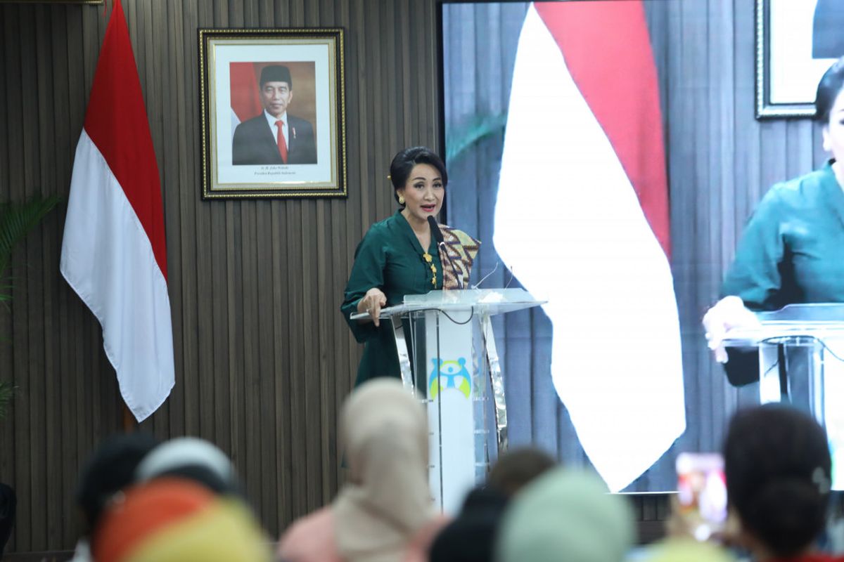 Ketua Umum Kowani, Giwo Rubianto dalam acara Talkshow dan Parade Kebaya yang diadakan pada hari Selasa, 28 Mei 2024.

