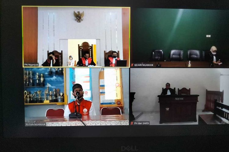 Tangkapan layar sidang putusan terdakwa Moh Yogi Sumardi yang berlangsung secara virtual, Senin (22/8/2022). Doc: Kejari Nganjuk