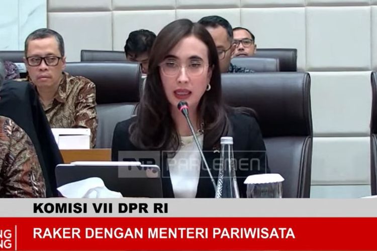 Menteri Pariwisata (Menpar) Widiyanti Putri Wardhana dalam rapat kerja bersama Komisi VII DPR RI di Kompleks Parlemen Senayan, Jakarta Pusat, pada Rabu (12/2/2025). 